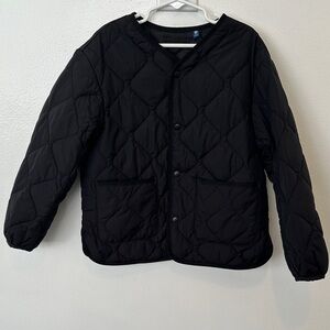 Uniqlo kids unisex lightweight quilted jacket.